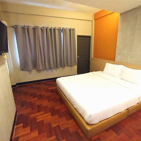 Go Inn Bts Surasak Silom Bkk โกอินน์ บีทีเอส สถานีสุรศักดิ์ Bangkok Esterno foto