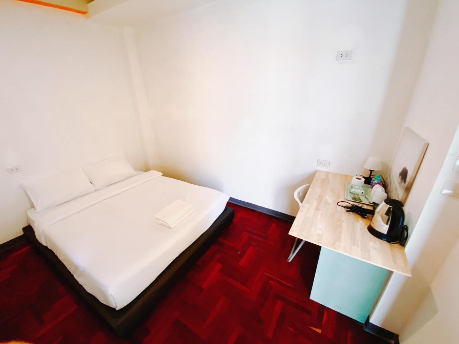 Go Inn Bts Surasak Silom Bkk โกอินน์ บีทีเอส สถานีสุรศักดิ์ Bangkok Esterno foto