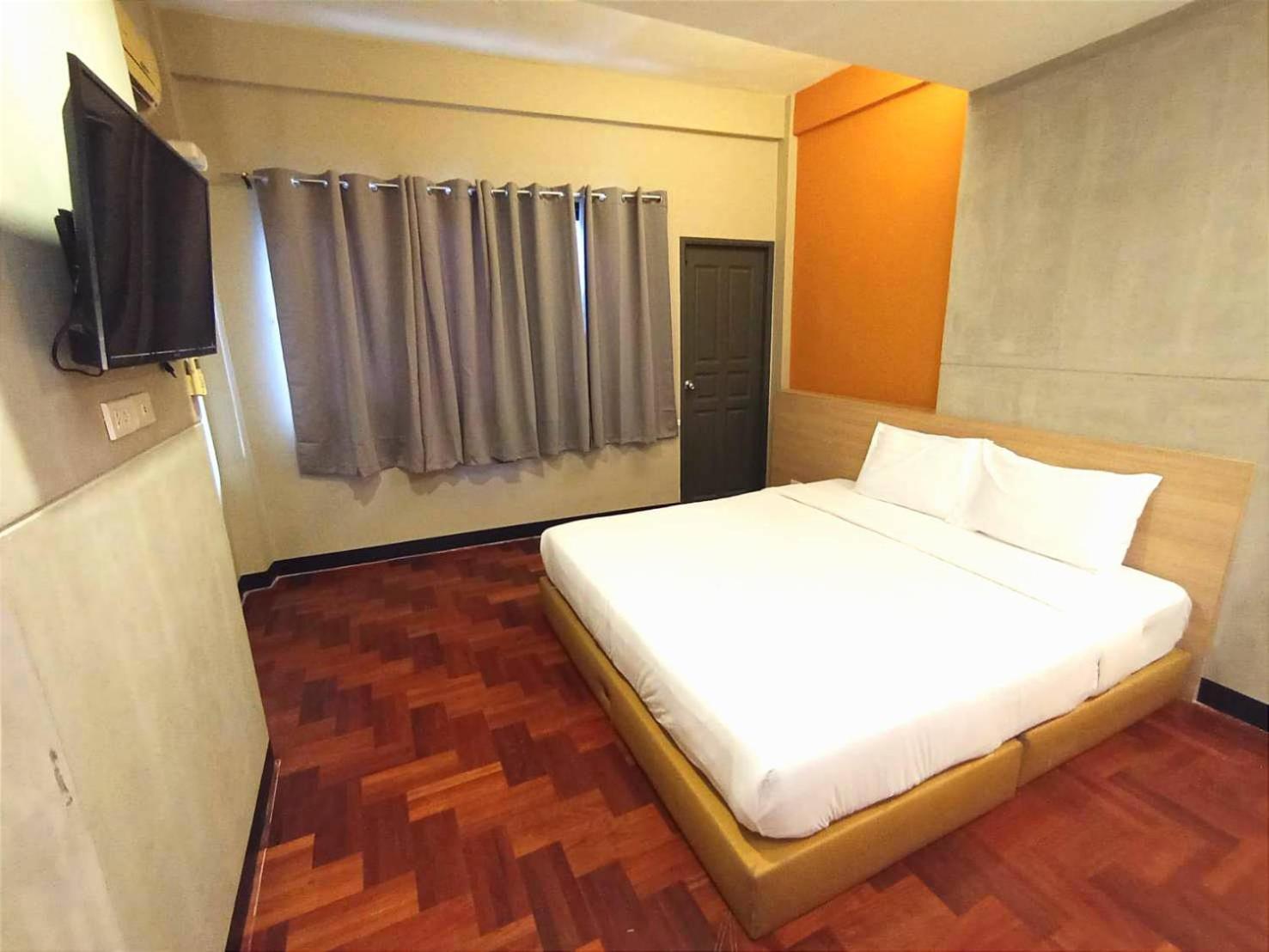 Go Inn Bts Surasak Silom Bkk โกอินน์ บีทีเอส สถานีสุรศักดิ์ Bangkok Esterno foto