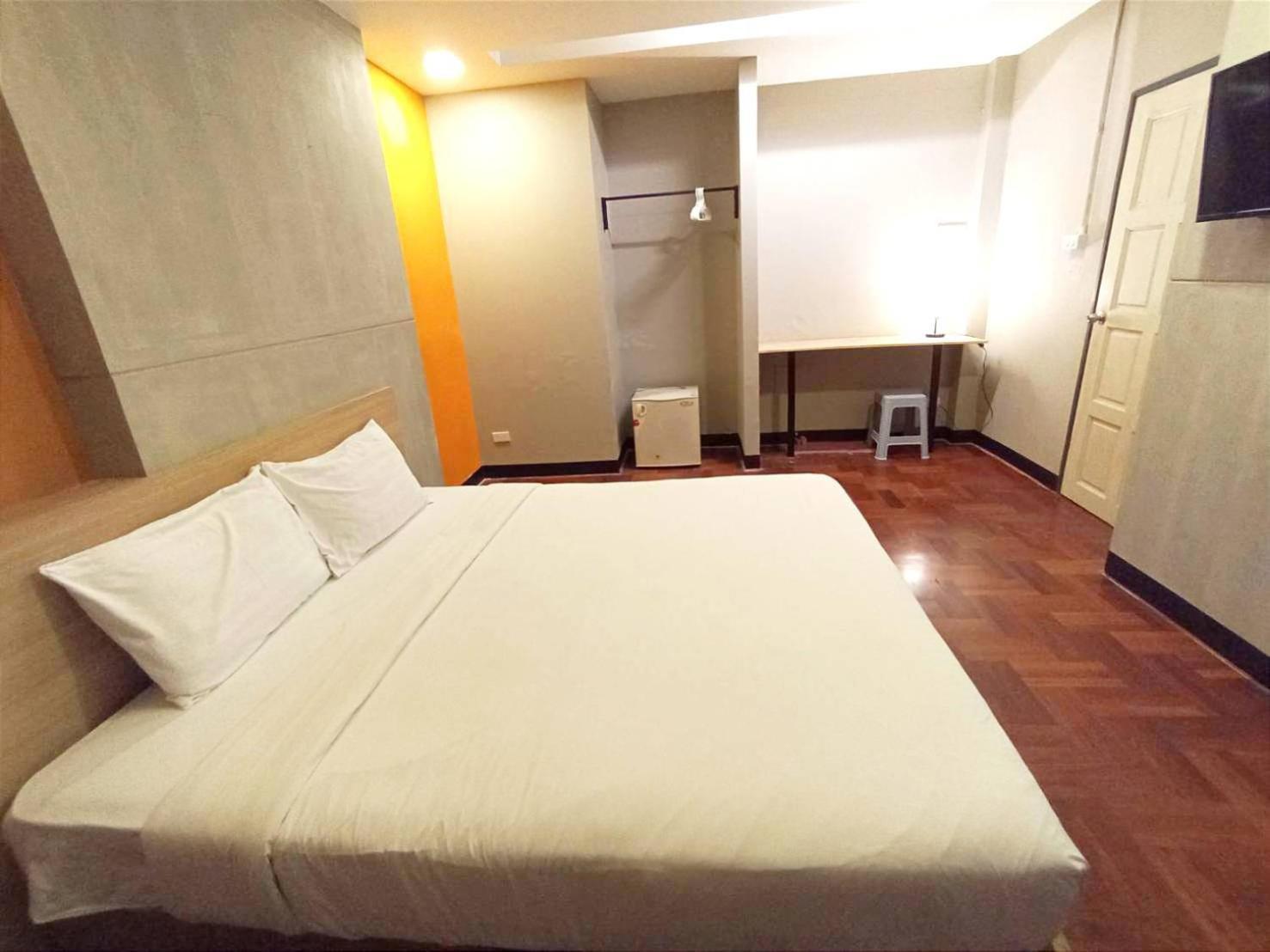 Go Inn Bts Surasak Silom Bkk โกอินน์ บีทีเอส สถานีสุรศักดิ์ Bangkok Esterno foto